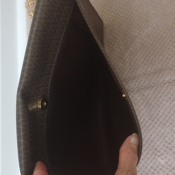 MARIO VALENTINO LEATHER & PVC CLUTCH - Picture 10 of 13